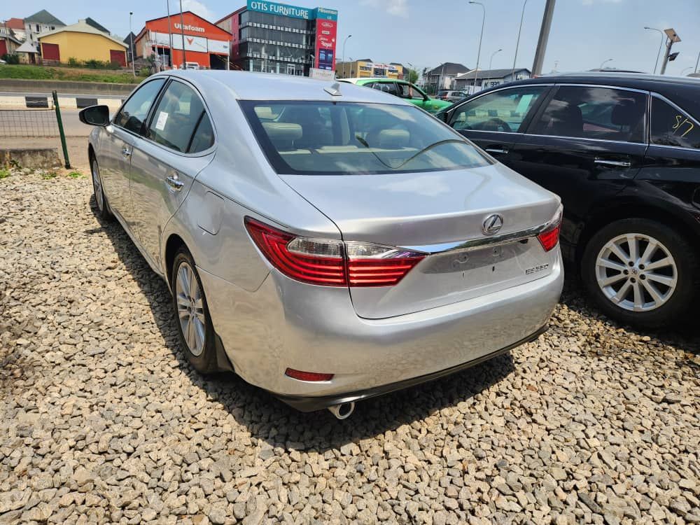 2014 Lexus model ES350  | Kendomon Motors - View 6