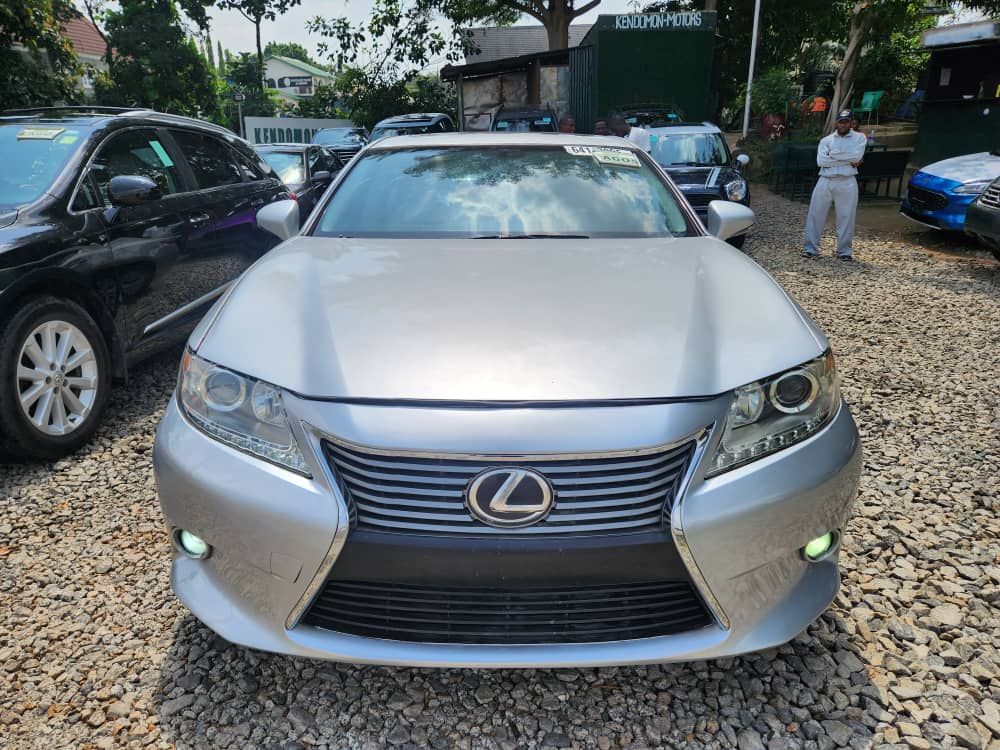2014 Lexus model ES350  | Kendomon Motors - View 8
