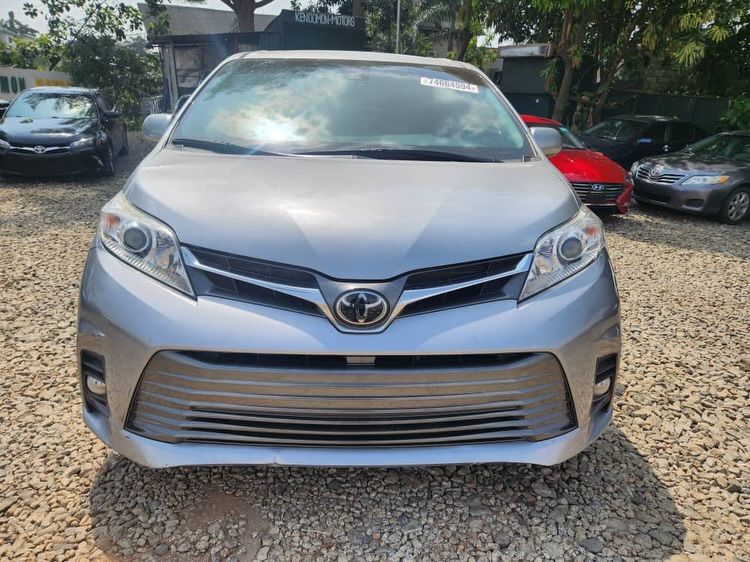 2018 Toyota Seina XLE | Kendomon Motors - View 1