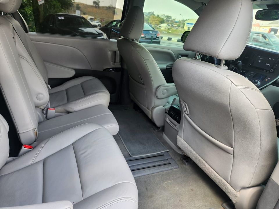 2018 Toyota Seina XLE | Kendomon Motors - View 4