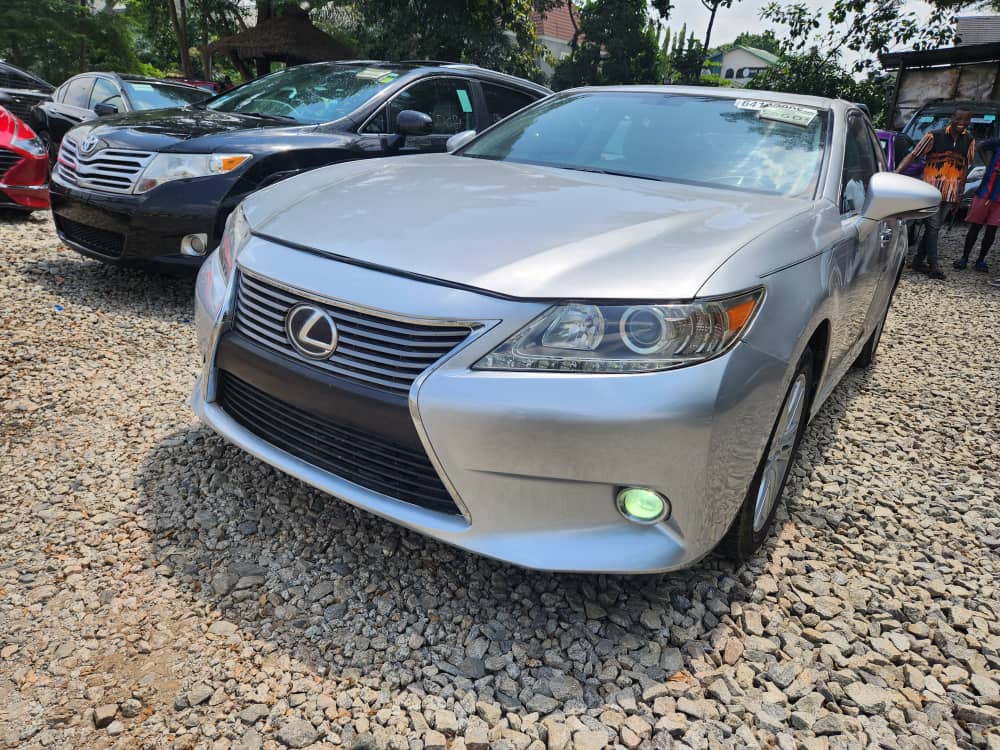 Lexus model ES350  2014