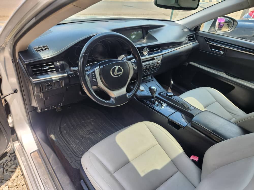 2014 Lexus model ES350  | Kendomon Motors - View 2